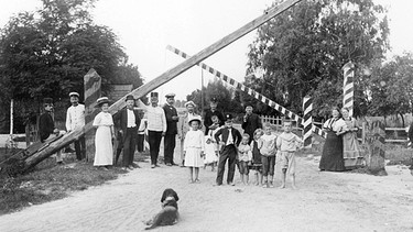 Fotografie von habsburgischen Untertanen an der österreichisch-russischen Grenze in der Nähe der seinerzeit zum habsburgischen Kronland Galizien gehörenden Stadt Brody (etwa 1905). | Bild: ORF / Neulandfilm / Österreichische Nationalbibliothek