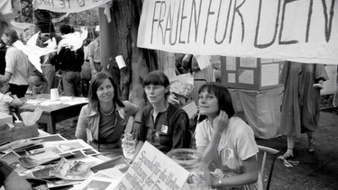 Frauenbewegung in der DDR mit der Bürgerrechtlerin Katja Havemann (in der Mitte). | Bild: WDR/Robert-Havemann-Gesellschaft/Werner Fischer