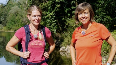 Vaude-Chefin Antje von Dewitz mit Annette Krause bei einer Flusswanderung auf der Argen. | Bild: BR/SWR/Jochen Schmid