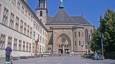 Die Kathedrale Notre Dame wurde im 17. Jahrhundert erbaut und wird von den Einheimischen Mariendom genannt. Sie liegt in der Oberstadt. | Bild: BR/SWR