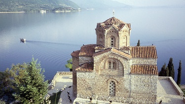 Byzantinische Kirche Sveti Kaneo am Ohrid-See, Wahrzeichen der gleichnamigen Stadt Ohrid. | Bild: BR/SWR/Feller