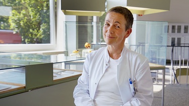 Prof. Dr. Antje Hähner von der Uniklinik Dresden betreut Patienten in der Riech- und Schmeck-Sprechstunde. | Bild: BR/south & browse GmbH