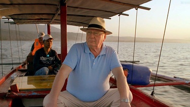 Robert Hetkämper reist mit Bus und Boot über die Philippinen und trifft interessante Menschen. | Bild: BR/NDR/Andreas Nebeling