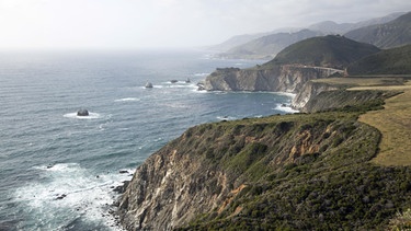 NDR Fernsehen LÄNDER - MENSCHEN - ABENTEUER, "Kaliforniens Traumküste - Leben in Big Sur", am Donnerstag (10.09.15) um 20:15 Uhr. Die wilde Küste von Big Sur zieht seit Generationen Abendteurer, Sinnsucher und Künstler an. © NDR/Sven Jaax, honorarfrei - Verwendung gemäß der AGB im engen inhaltlichen, redaktionellen Zusammenhang mit genannter NDR-Sendung bei Nennung "Bild: NDR/Sven Jaax" (S2). NDR Presse und Information/Fotoredaktion, Tel: 040/4156-2306 oder -2305, pressefoto@ndr.de | Bild: BR/NDR/Sven Jaax