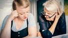 Lea und ihre Mutter besprechen die Patientenverfügung. | Bild: SWR/sendefähig GmbH