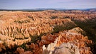 Die Pajute Indianer nannten den Bryce Canyon in einer Umschreibung: "rote Felsen wie stehende Männer in einem Talbecken". | Bild: BR/NDR/Prounen Film