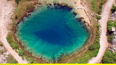 In dem Ort Centina entspringt der gleichnamige Fluss. | Bild: BR/NDR/TV Plus/Matthias Fey