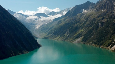 Obwohl Stauseen alle künstlich entstanden sind, gelten sie vielerorts als Perlen der Alpen. Ihr alleiniger Zweck ist die Energiegewinnung, viele Stauseen sind aber schon längst zu einer Tourismusattraktion geworden oder dienen als sonntägliches Ausflugsziel. Im Bild: Schlegeisspeicher. | Bild: ORF