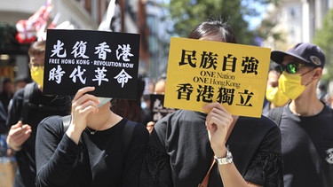 Kundgebung anlässlich des zweiten Jahrestages des Beginns der prodemokratischen Proteste, die Hongkong 2019 erschütterten. London, 12.06.2021 | Bild: picture alliance / Geisler-Fotopress | May James/Geisler-Fotopress