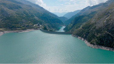 Obwohl Stauseen alle künstlich entstanden sind, gelten sie vielerorts als Perlen der Alpen. Mit ihren 200 Metern Höhe ist die Kölnbreinsperre in den Hohen Tauern die höchste Staumauer Österreichs. Im Bild: Kölnbreinspeicher und Speicher Galgenbichl. | Bild: ORF/Kurt Reindl