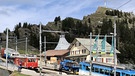 In Rigi Staffel teilt sich die Strecke. Die roten Züge fahren nach Vitznau, die blauen nach Goldau. | Bild: SWR