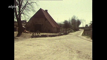 Beobachtungen auf einem Dorf in Ostholstein 1971: Am Sonntag ist die Straße leer. | Bild: RBB