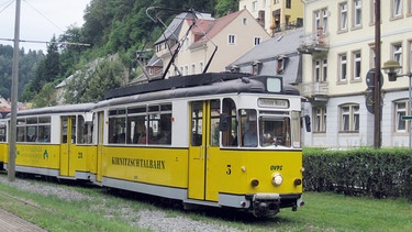 Die Überlandstraßenbahn Kirnitzschtalbahn. Sie bringt Kurlauber in eines der schönsten Wandergebiete der Sächsichen Schweiz. | Bild: SWR