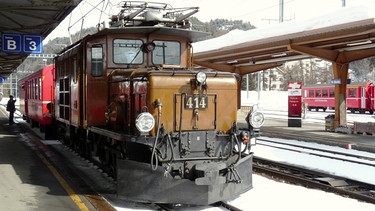 Züge am Bahnhof St. Moritz. | Bild: SWR/Burkhard Kreisel