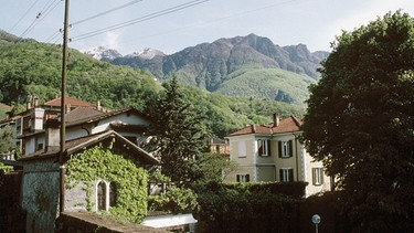 Castelgrande thront über der Piazza del Sole. | Bild: SWR/Gensch