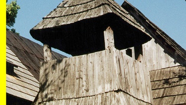 Das "Wahrzeichen von Vlkolinec": der Glockenturm in typischer Schindelbauweise. | Bild: SWR