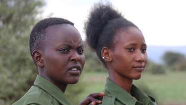 Kenia: Die Rangerinnen patrouillieren jeden Tag 25 Kilometer im Busch, um die Wildtierbestände zu dokumentieren. | Bild: SWR/IFAW/Dörte von der Reith