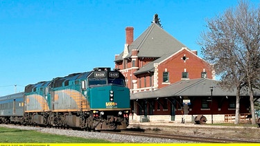 Der Personenzug von Via Rail erreicht den Bahnhof von Dauphin. | Bild: Phönix/SWR