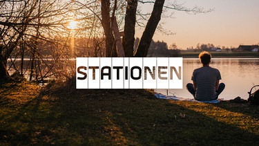 Key Visual Sendereihenbild mit Typo zu "Stationen". Religion erleben - der Name "STATIONEN" ist Programm. Ob Stationen einer persönlichen Entwicklung oder Stationen des Kirchenjahrs, Feste anderer Religionen oder Stationen des Lebens: Die Sendung fragt, wie Menschen denken und glauben. | Bild: BR/Julia Müller/Montage: BR