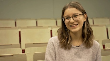 Merle Narbe studiert im 3. Semester Biotechnologie an der Hochschule Weihenstephan-Triesdorf. | Bild: BR/Jasper Brüggemann