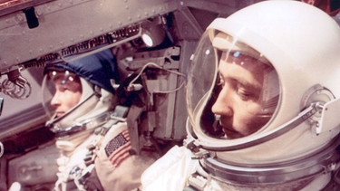 Space Cowboys - Das Gemini-Projekt - Die Astronauten Ed White und Jim McDivitt im Gemini 4-Raumschiff, Juni 1965. | Bild: BBC/BR/NASA