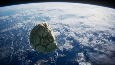 old soccer ball in space on Earth orbit. elements furnished by Nasa | Bild: picture alliance / Zoonar | Stanislav Rishnyak