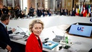 10.03.2022, Frankreich, Versailles: Ursula von der Leyen, Präsidentin der Europäischen Kommission, bei der  Arbeitssitzung der Staats- und Regierungschefs der EU, Thema: die aktuelle Entwicklung nach dem russischen Angriff auf die Ukraine. | Bild: dpa-Bildfunk/Kay Nietfeld