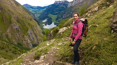 Eine Wanderung von Hütte zu Hütte: Tamina Kallert genießt das Appenzeller Land und die beindruckende Natur hoch oben in den Schweizer Bergen. | Bild: BR/WDR/Elke Haake