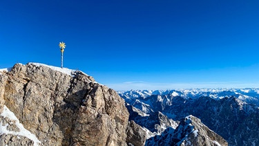 Gipfelkreuz auf der Zugspitze. | Bild: Sylvia Bentele