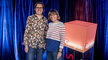 Prof. Dr. Frank-Martin Belz (Nachhaltigkeitsforscher) und Prof. Dr. Magdalena Götz (Biologin) bei Campus TALKS. | Bild: BR/Philipp Kimmelzwinger