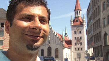 Sunil aus Nepal am Marienplatz in München | Bild: BR