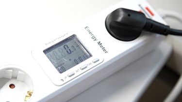 Energy-Meter zur Kontrolle der Stand-by-Stromfresser  | Bild: BR