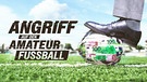 Manager drückt mit seinem Fuß auf einen Fußball der zum Teil aus Euroscheinen besteht. | Bild: BR/AdobeStock/tungphoto
| Montage: BR/Christopher Roos von Rosen/Hannah Wiesner