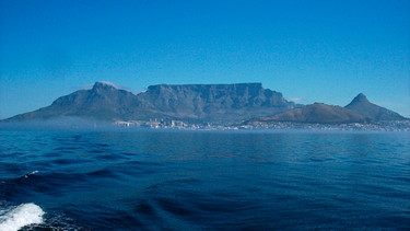 Der Tafelberg, markantes Naturdenkmal an Südafrikas Küste. | Bild: WDR/Herbert Ostwald
