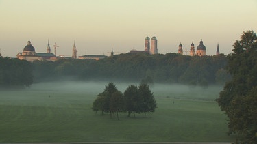 Mitten in München: Der Englische Garten. Er zählt zu den größten innerstädtischen Parkanlagen, größer als der Central Park in New York. | Bild: BR/Markus Schmidbauer