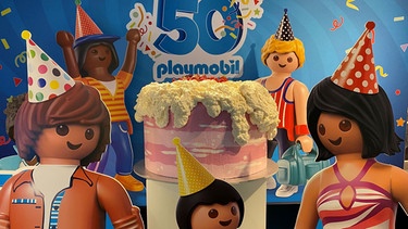 Zahlreiche internationale Gäste besuchten Playmobil auf der Spielwarenmesse und ließen sich vom Jubiläumsmotto "Join the party!" mitreißen. | Bild: dpa-Bildfunk/PLAYMOBIL