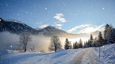 Eine Winterlandschaft mit Bergkette des Gasteinertals bei Bad Gastein, Pongauer Alpen. | Bild: stock.adobe.com/ah_fotobox