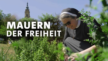 Sr. Katharina Horn beim Gärtnern. | Bild: ORF/BR/Tellux-Film GmbH/Metafilm GmbH