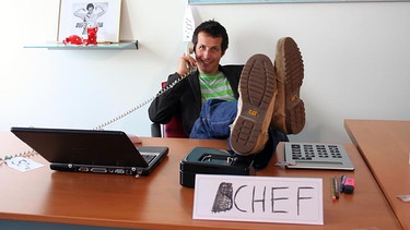 Was unternimmt ein Unternehmer? / Willi als Gummibärchen-Chef. | Bild: BR/megaherz gmbh/