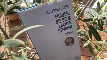 Cover Buchtipp: Alexandra Stahl "Frauen, die beim Lachen sterben" | Bild: BR / Dirk Kruse