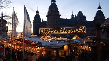 Eingang zu Weihnachtsmarkt in Aschaffenburg | Bild: BR