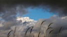 Den ganzen Tag gab es Regen, Gewitter und immer wieder mal auch die Sonne, am späten Abend gab es dann dieses schöne Wolkengebilde über Trommetsheim. | Bild: Ursula Knoll, Trommetsheim, 26.07.2023