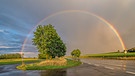 Wenn es regnet und die Sonne scheint - kurz vor Sonnenuntergang Regenbogen bei Trieb (Lichtenfels) gestern Abend | Bild: Karl-Heinz Stöckert, Lichtenfels-Trieb, 27.07.2023