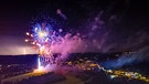 Alljährliches Schützenfest-Feuerwerk in Kronach, mit Blitzeinschlag im Hintergrund. | Bild: Stefan Schedel, Kronach, 18.08.2023