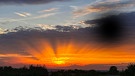 Atemberaubender Sonnenuntergang von Abend. Aufgenommen von meinem Balkon in Schweinfurt, Stadtteil Oberndorf. | Bild: Rudolf Kunz, Schweinfurt, 23.08.2023