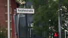 Pünktlich zum Beginn der Karpfenzeit habe ich in Ansbach die Karpfenstraße entdeckt.   | Bild: Kerstin Mahr, Wassermungenau, 30.08.2023