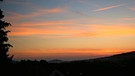 Morgenblick aus dem Küchenfenster. Die Sonne kündigt sich an. | Bild: Günter Lorke, Tröstau, 12.09.2023