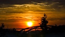 Wieder ein schöner Sonnenuntergang am Main in Marktbreit mit den Brücken der A7 und Segnitz. | Bild: Karl Schönherr, Marktbreit, 29.09.2023