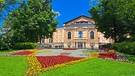 Sehr schönes Maiwetter am Festspielhaus am Bayreuther Grünen Hügel. | Bild: Uwe Fößel, Bayreuth, 26.05.2024