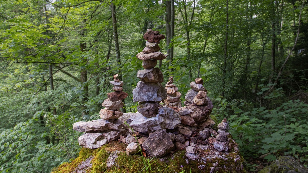 Kunstwerk aus Steinen, gesehen im Klumpertal. | Bild: Robert Schumann, Uffenheim, 30.05.2024